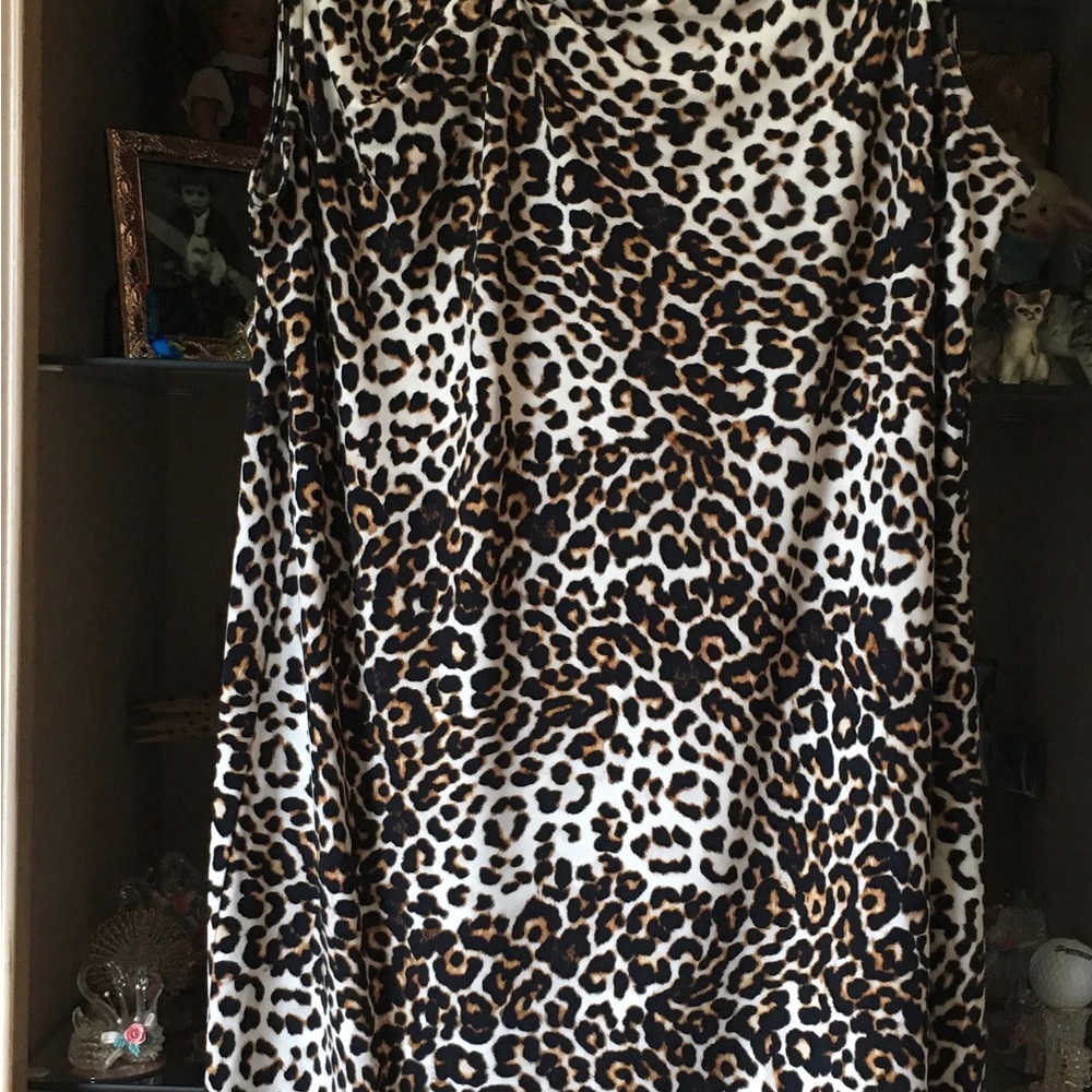 Chicos, like new.  Classic cheeta animal print.